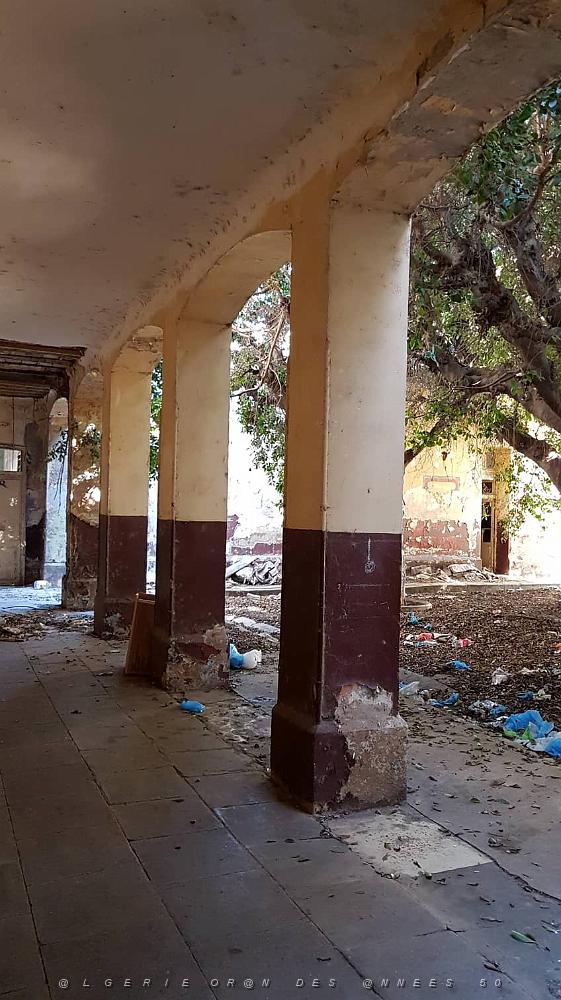 ORAN ECOLE PASTEUR QUI EST SQUATTEE (1).jpg